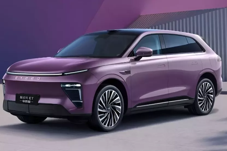 Tại Triển lãm ô tô Quảng Châu đang diễn ra, Exeed, thương hiệu cao cấp của Chery, đã chính thức bắt đầu bán trước mẫu SUV điện Exeed Exlantix ET 2025 dẫn động bốn bánh toàn thời gian (4WD).