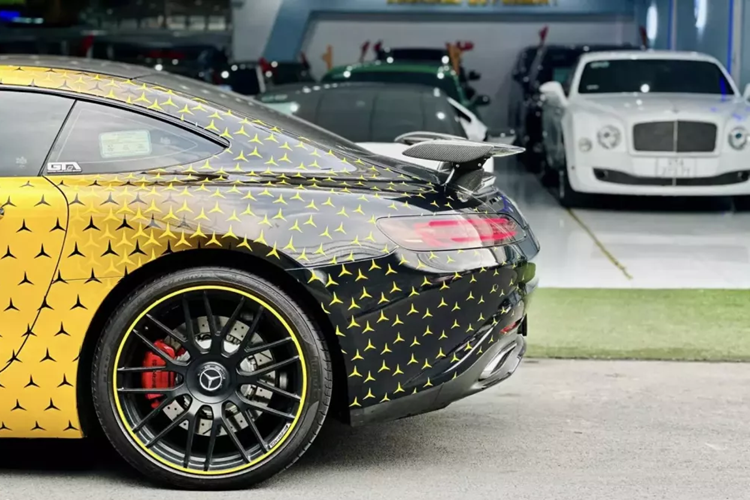 Doanh nhân này hiện đang nắm giữ hơn 10 chiếc xe thể thao hiệu suất cao nhà Mercedes-AMG, bao gồm các dòng như SL, SLS và GT.