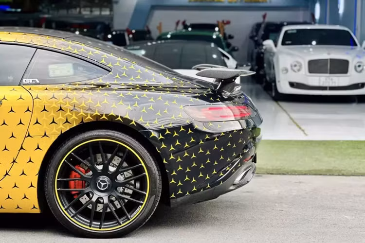 Doanh nhân này hiện đang nắm giữ hơn 10 chiếc xe thể thao hiệu suất cao nhà Mercedes-AMG, bao gồm các dòng như SL, SLS và GT.