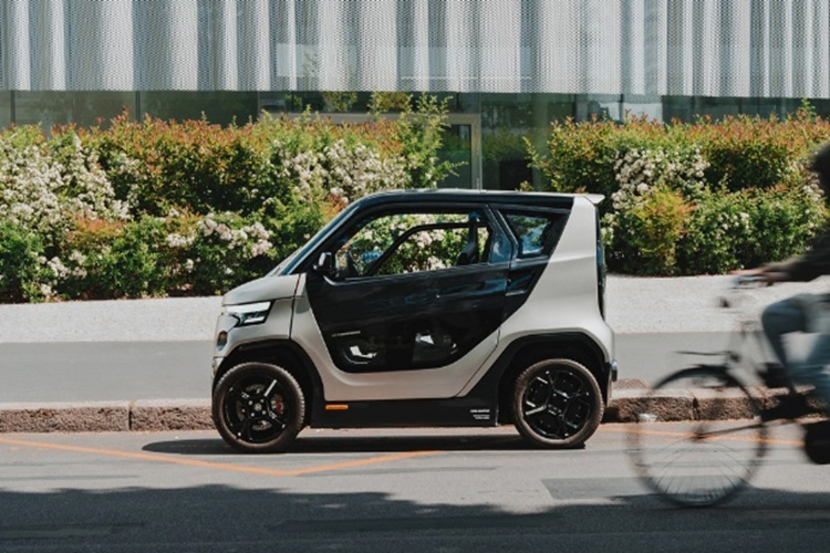 Theo công bố của nhà sản xuất, CT-2 có bộ pin nhẹ hơn 70% so với các loại xe điện khác. Điều này có nghĩa hãng cũng sử dụng ít năng lượng để sản xuất và hạn chế tối đa việc phát thải các chất độc hại ra môi trường.