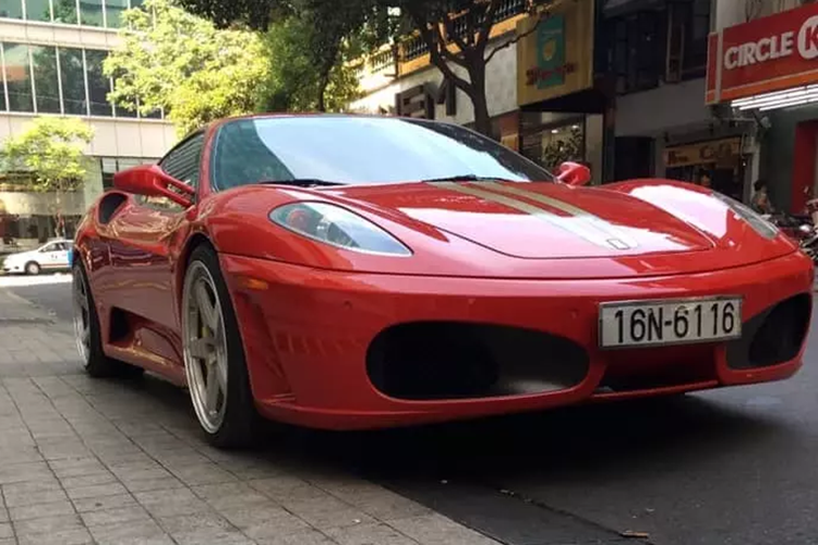 Nói về độ đam mê siêu xe Ferrari của Đặng Lê Nguyên Vũ không có từ nào để tả được, doanh nhân này đang thu gom hết số lượng xe "ngựa chồm", sử dụng động cơ xăng thuần chất, miễn có người bán, ông sẽ mua về sưu tập.