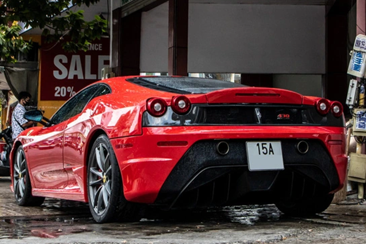 Ferrari F430 mất khoảng 4 giây để tăng tốc từ vị trí xuất phát lên 100 km/h trước khi đạt vận tốc tối đa 315 km/h. Ferrari F430 có mức tiêu thụ nhiên liệu trung bình khoảng 20 lít xăng/100km.