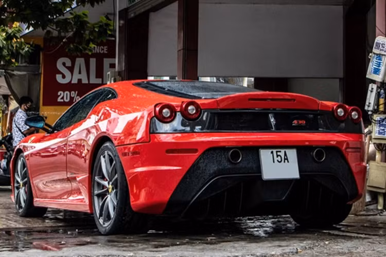 Ferrari F430 mất khoảng 4 giây để tăng tốc từ vị trí xuất phát lên 100 km/h trước khi đạt vận tốc tối đa 315 km/h. Ferrari F430 có mức tiêu thụ nhiên liệu trung bình khoảng 20 lít xăng/100km.
