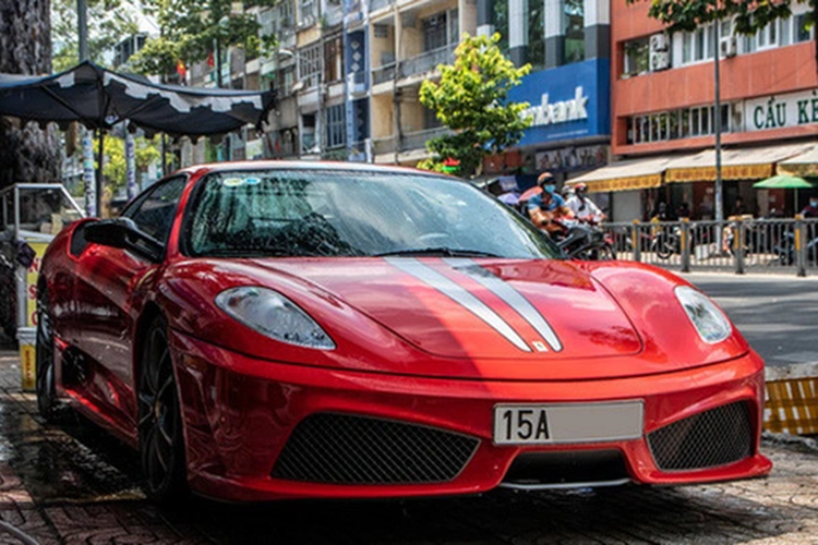 Nhìn vào bộ mâm của chiếc siêu xe Ferrari F430 mới về đội xe của ông Đặng Lê Nguyên Vũ, không quá khó để nhận ra nó từng thuộc sở hữu của 1 đại gia Hải Phòng
