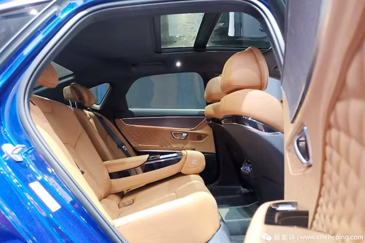 BYD Han EV 2024 còn được trang bị công nghệ pin lưỡi an toàn và mật độ năng lượng cao, cho phép xe có tầm hoạt động từ 505 - 605 km (tùy phiên bản).