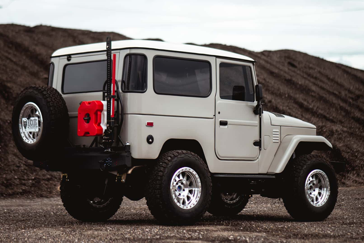 ECD sẽ bắt đầu chế tạo những chiếc xe SUV địa hình Toyota FJ được cải tiến lại đầu tiên vào cuối quý 3/2024 và sẽ dự kiến giao hàng vào quý 1 năm 2025. Nhà sản xuất sẽ sản xuất FJ trên cùng dòng sản phẩm Defender và Range Rover cổ điển.