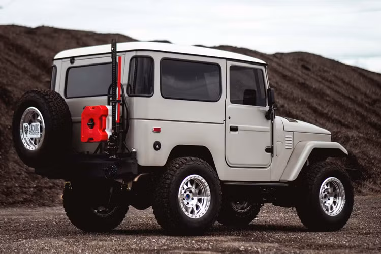 ECD sẽ bắt đầu chế tạo những chiếc xe SUV địa hình Toyota FJ được cải tiến lại đầu tiên vào cuối quý 3/2024 và sẽ dự kiến giao hàng vào quý 1 năm 2025. Nhà sản xuất sẽ sản xuất FJ trên cùng dòng sản phẩm Defender và Range Rover cổ điển.