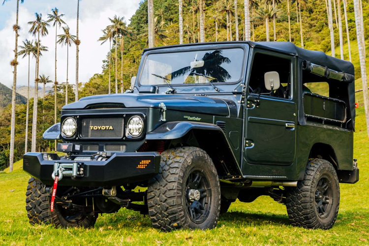 Hãng nâng cấp ECD Auto Design hiện đang bắt đầu mở rộng quy mô của các đơn hàng phục chế với mẫu xe Toyota FJ đời cũ. Đây cũng chính là một “khởi đầu” hợp lý khi thương hiệu này ban đầu khôi phục những chiếc Land Rover Defender cũ.