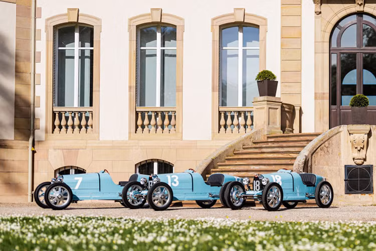 Giá xe Bugatti Baby II Type 35 Centenary Edition chưa được tiết lộ, nhưng đã được bán cho các nhà sưu tập tư nhân trên toàn cầu. Vì vậy, nếu người dùng còn có nhu cầu thì cần phải thực hiện đặt hàng riêng với thương hiệu The Little Company với mức giá “không hề rẻ”.