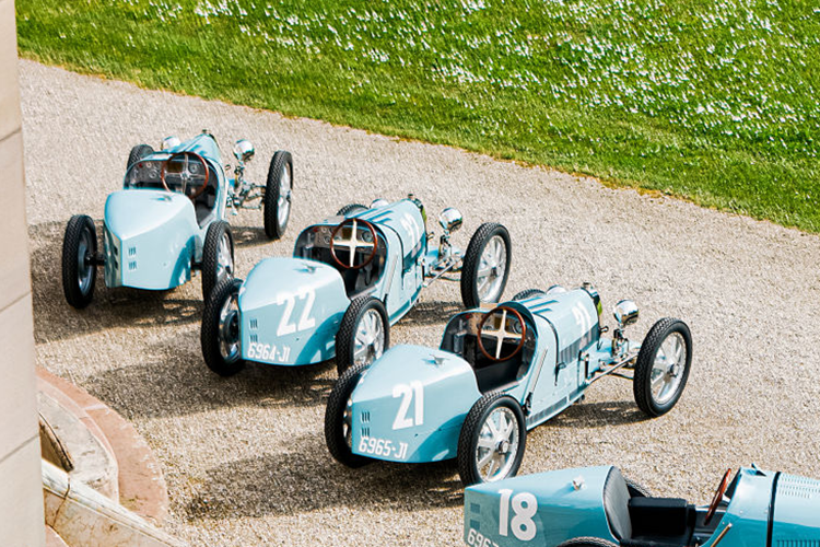 Ben Hedley, Giám đốc điều hành của The Little Car Company, cho biết thêm: “Chúng tôi rất vui mừng được tiếp tục hợp tác lâu dài với Bugatti để kỷ niệm 100 năm ngày ra mắt của huyền thoại Type 35 với Bugatti Baby II Type 35 Centenary Edition.