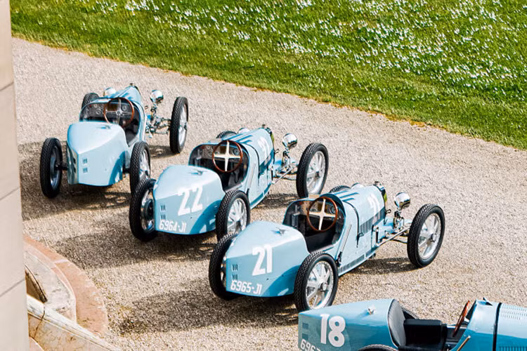 Ben Hedley, Giám đốc điều hành của The Little Car Company, cho biết thêm: “Chúng tôi rất vui mừng được tiếp tục hợp tác lâu dài với Bugatti để kỷ niệm 100 năm ngày ra mắt của huyền thoại Type 35 với Bugatti Baby II Type 35 Centenary Edition.