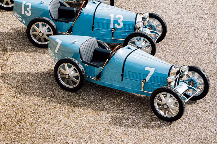 Được trang bị động cơ điện hiệu suất cao tiên tiến, Baby II Type 35 Centenary Edition gói gọn nét hiện đại trong hình hài một chiếc Bugatti cổ điển khó quên.