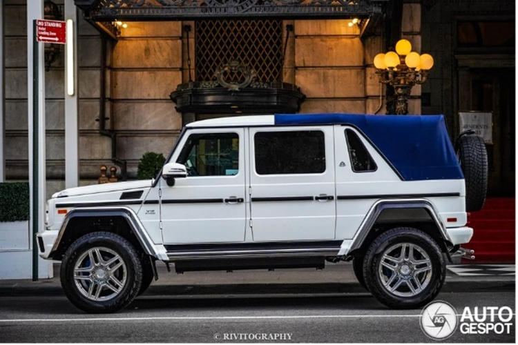 Không rõ chiếc SUVđược mệnh danh "vua địa hình" Mercedes-Maybach G650 Landaulet của hãng độ Luminari Motor Company này được bán với giá bao nhiêu.