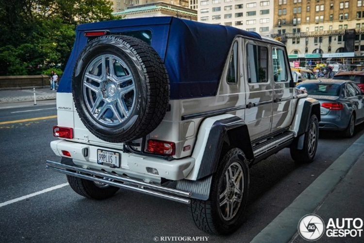 Ở thời điểm ra mắt, Mercedes-Maybach G650 Landaulet chính hãng từng có giá khởi điểm lên đến 749.700 Euro vào năm 2017, tương đương hơn 35 tỷ đồng nếu tính theo tỷ giá hiện tại.