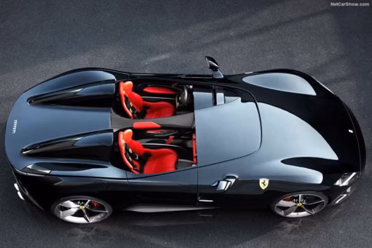 Tunku Ismail Idris sở hữu gần 10 chiếc xe hypercar và megacar, vì thế, việc tậu siêu phẩm Ferrari Monza SP2 lại càng khẳng định độ chất chơi của Hoàng tử bang Johor này, trước đó, TMJ hay di chuyển trên siêu phẩm Bugatti Chiron Super Sport, vốn chỉ có 60 xe trên toàn thế giới, cũng như Bugatti Veyron và rất nhiều xe khủng khác.