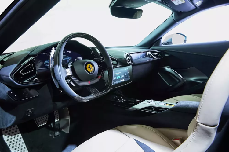 Rõ ràng, với khối động cơ V12, dung tích 6.5 lít, hút khí tự nhiên, công suất lên đến 819 mã lực, là những thứ quá hấp dẫn các dân chơi tốc độ tìm đến Ferrari 12Cilindri để sở hữu và rất có thể tại Việt Nam, Cường Đô la sẽ là người tiên phong. 