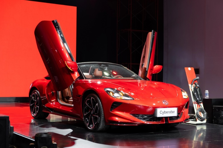 MG Cyberster ban ra tu 1,75 ty dong, dat hon ca Porsche 718 Boxster