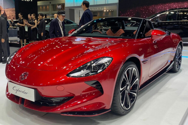 Phiên bản mạnh nhất sử dụng hai mô tơ điện cho tổng công suất 536 mã lực và mô-men xoắn cực đại 725 Nm, đi kèm hệ dẫn động bốn bánh. Với sức mạnh này, Cyberster có khả năng tăng tốc từ 0-100 km/h trong thời gian chỉ 3,2 giây.