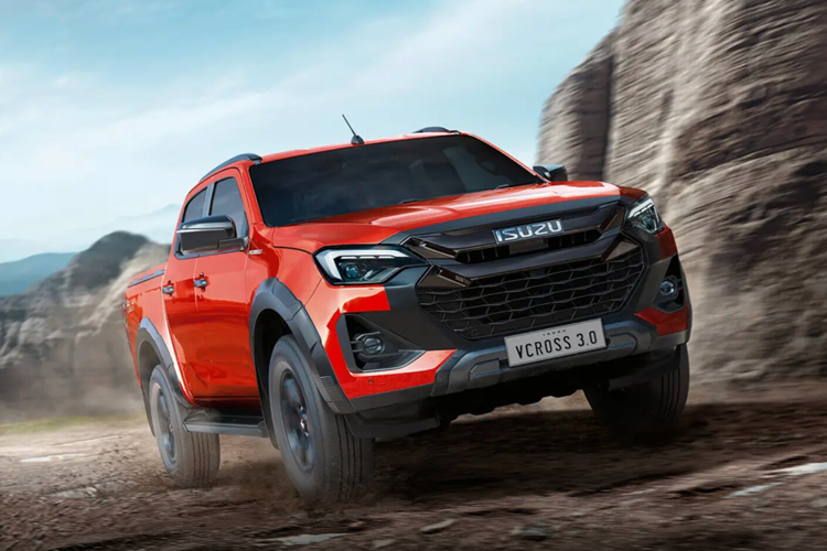 Về trang bị vận hành, Isuzu D-Max 2024 bản nâng cấp vẫn có 2 tùy chọn động cơ như phiên bản cũ. Đầu tiên là máy dầu 4 xi-lanh, tăng áp, dung tích 1.9L với công suất tối đa 150 mã lực và mô-men xoắn cực đại 350 Nm.