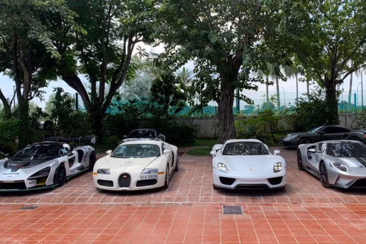 Hiện tại, chi phí xây dựng đường đua ôtô, cũng như hình dáng sân chạy chưa được tiết lộ, nhưng chắc chắn nó đủ để phục vụ nhu cầu và thỏa mãn đam mê của đại gia ngành cafe. Theo tìm hiểu, bộ sưu tập của đại gia Đặng Lê Nguyên Vũ có đến 50 siêu xe, đủ các hãng.