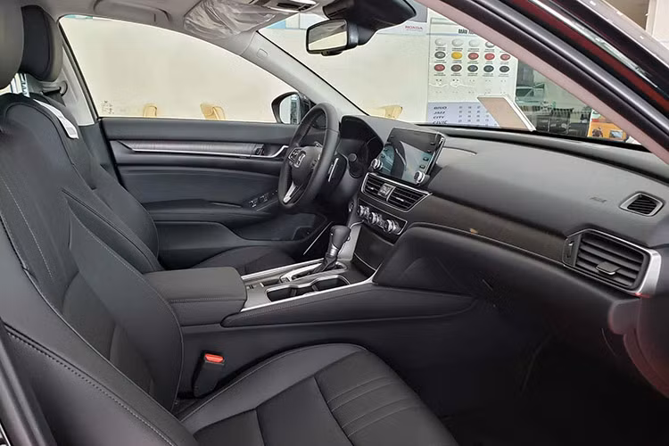 Dau Toyota Camry, Honda Accord tai Viet Nam giam toi 220 trieu dong-Hinh-6