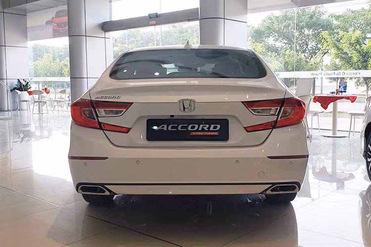 Dau Toyota Camry, Honda Accord tai Viet Nam giam toi 220 trieu dong-Hinh-4