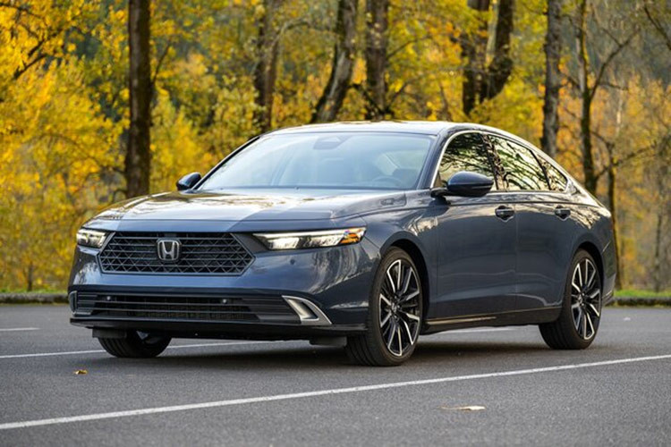 Hiện Honda Accord thế hệ mới đã ra mắt tại một số thị trường Đông Nam Á như Indonesia và Thái Lan. Tuy nhiên, chưa rõ liệu mẫu xe này có được đưa về bán ở Việt Nam hay không.