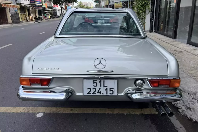 Động cơ M130 đánh dấu sự phát triển cuối cùng của trái tim SOHC M180 sáu xi-lanh thẳng hàng đáng kính của Mercedes-Benz, trước khi nó bị thay thế bởi động cơ DOHC M110 sáu xi-lanh thẳng hàng hoàn toàn mới được giới thiệu cùng với các mẫu xe 280 SL R107 1974 European.