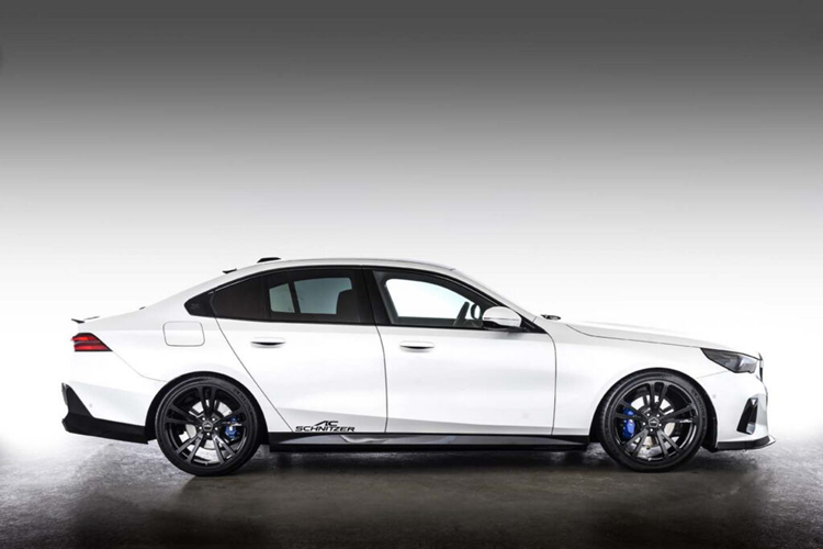 Khách hàng có thể lựa chọn trang bị giữa những thiết kế AC1, AC3 và AC4 có đường kính 19, 20 hoặc 21 inch. Bộ bodykit được nâng cấp cho xe đem tới một số sửa đổi đơn giản, từ đây đem đến cho xe một diện mạo dữ dằn hơn.