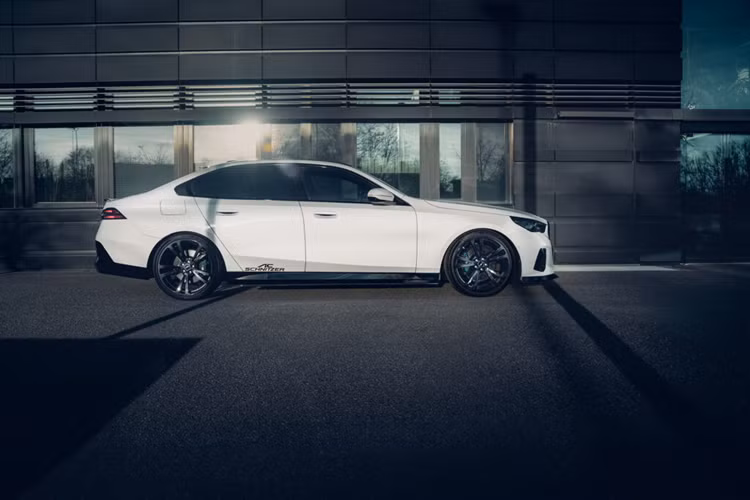 AC Schnitzer công bố giá bán gói độ cho BMW 5 Series và i5 khởi điểm từ 6.309 Đô và sẽ dao động tùy thuộc vào kích thước, độ hoàn thiện và biến thể.