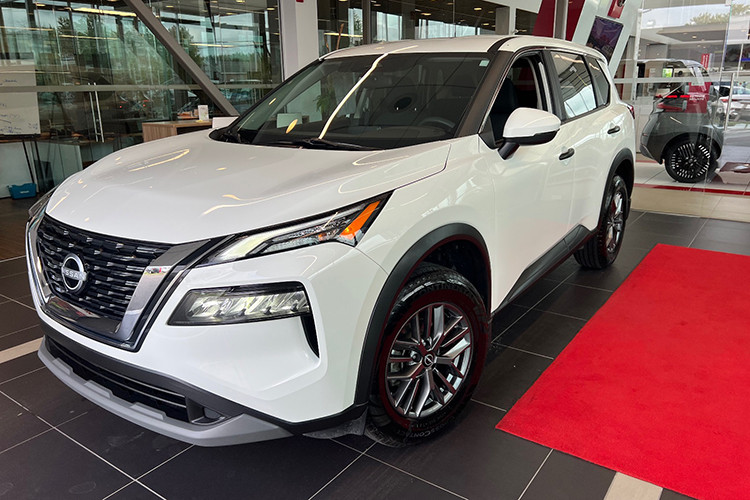 Nissan thuong tien cho dai ly 