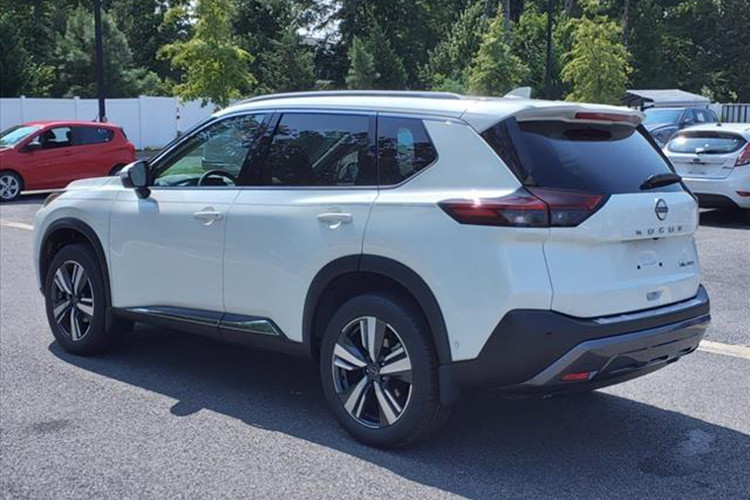 Nissan thuong tien cho dai ly 