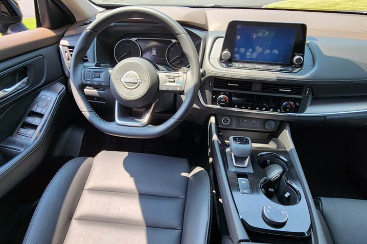 Nissan thuong tien cho dai ly 