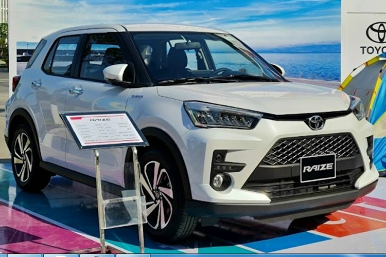 Con số tương ứng của Toyota Veloz Cross là từ 638 - 660 triệu đồng, giảm từ 20 - 38 triệu đồng. Chính sách giá mới này dự kiến sẽ giúp cải thiện doanh số của 2 mẫu xe nhà Toyota trong những tháng tới.