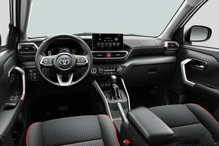 Hai mẫu xe khác có doanh số trên 100 chiếc của Toyota Việt Nam là Yaris Cross (119 xe) và Corolla Cross (106 xe). Những mẫu xe còn lại của thương hiệu Toyota như Fortuner, Innova, Camry hay Corolla Altis đều có doanh số dưới 100 xe.