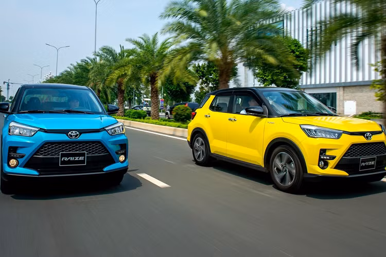 Trong tháng 2/2024, Toyota Raize là xe bán chạy nhất của thương hiệu Toyota Việt Nam với doanh số đạt 181 xe. Trong khi đó, đứng thứ hai là mẫu sedan hạng B từng được mệnh danh "vua doanh số" Toyota Vios. Đáng tiếc cả Toyota Raize và Vios đều không được "xướng tên" top 10 ôtô bán chạy nhất tháng vừa qua.