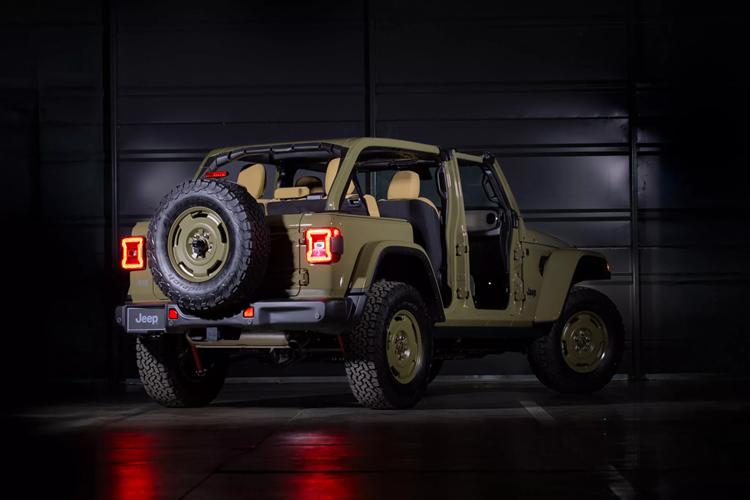 Mẫu xe địa hình Jeep Wrangler 4xe Willys ’41 Special Edition 2025 đặc biệt này cũng được trang bị thêm bộ màn hình cảm ứng thông tin giải trí 12,3 inch và cụm đồng hồ kỹ thuật số.
