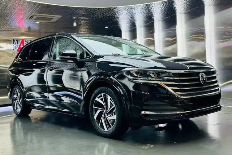 Đồng thời nền tảng MQB Evo thế hệ mới nhất còn có khả năng cải thiện tốc độ xử lý của hệ thống, giúp Volkswagen Viloran 2024 sang số và tăng tốc nhanh hơn; hệ thống an toàn của xe cũng hoạt động nhạy bén và chính xác hơn.