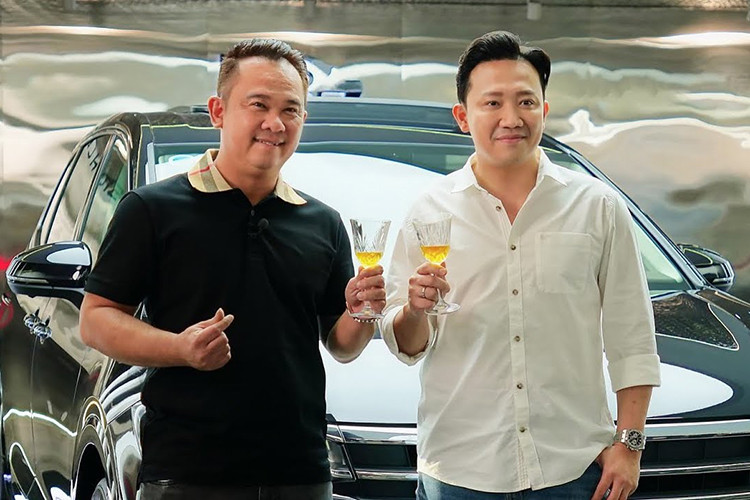 Mới đây, nam diễn viên, đạo diễn, MC, Trấn Thành đã gây chú ý cho cộng đồng mạng khi sắm xe mới, ở lần này, chồng của Hari Won đã chọn cho mình 1 chiếc xe MPV cỡ lớn là Volkswagen Viloran 2024 mới.