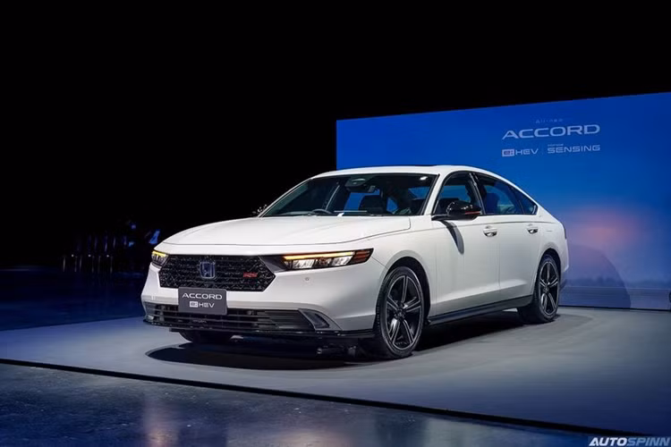 Theo đó, Honda Accord RS e:HEV 2024 mới đạt tổng điểm 87,44/100. Cụ thể, ở hạng mục bảo vệ người lớn (AOP) mẫu xe này đạt 30,9/32 điểm. Ở mục bảo vệ hành khách trẻ em (COP), xe đạt số điểm 45,25/51.