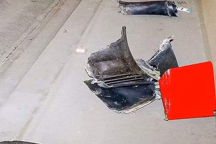 Vào năm 2013, một nhân viên khác của họ được cho là đã lái chiếc Mercedes 300 SL cổ điển và làm lật nó trên đường. May mắn thay, tài xế không bị thương.