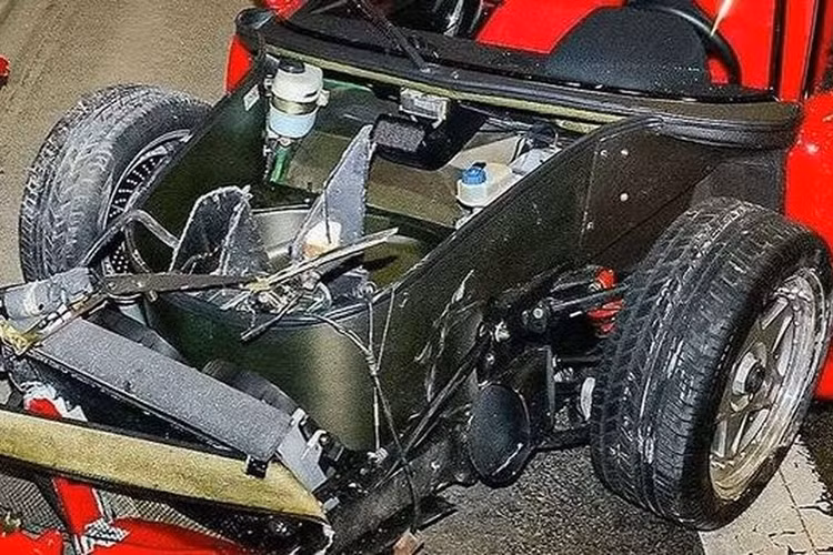 Theo tờ báo uy tín bậc nhất nước Đức là Bild, chiếc siêu xe Ferrari F40 hàng hiếm mới đi đến đường hầm Engelberg, cách đại lý không xa thì bất ngờ gặp tai nạn. Nhà chức trách cho biết, khi đang đi giữa đường hầm, chiếc Ferrari bất ngờ rẽ sang phải và đâm thẳng vào tường.