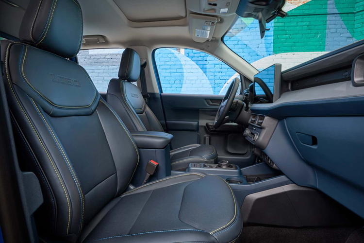 Maverick Lobo vẫn sử dụng động cơ xăng 2.0 lít tăng áp tương tự hiện tạo ra công suất 238 mã lực cho năm 2025, giảm 12 mã lực so với phiên bản tiền nhiệm và mô-men xoắn của xe vẫn được duy trì ở mức 376 Nm.