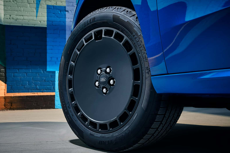 Ngoài ra, xe được trang bị thanh lái nhanh hơn đến từ Kuga, phiên bản châu Âu của Escape. Những thay đổi khác bao gồm nâng cấp khả năng làm mát bằng cách kế thừa các tính năng từ 4K Tow Pack với bộ tản nhiệt và quạt lớn hơn cùng với bộ làm mát dầu hộp số.