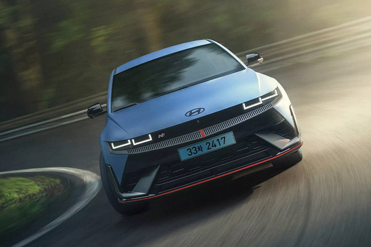 Điểm nổi bật của bản nâng cấp Hyundai Ioniq 5 N 2025 mới này chính là hệ thống N Drift Optimizer được tinh chỉnh lại để cung cấp tới 10 chế độ hỗ trợ drift khác nhau, phù hợp cho cả người mới “chưa biết gì” và các chuyên gia dày dạn kinh nghiệm cũng như tất cả các trình độ giữa 2 thái cực đó.