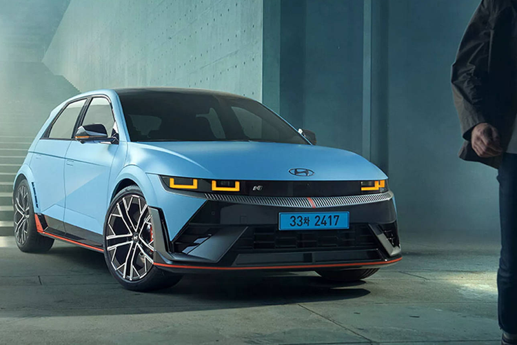 Hệ thống có khả năng theo dõi tình hình hoạt động của xe chính xác hơn, từ đó đưa ra lời khuyên đúng đắn cho từng thao tác của người lái. Đặc biệt, ở cấp độ cao nhất là Pro, hệ thống N Drift Optimizer sẽgiảm thiểu mức độ tác động của thành phần kiểm soát động lực (VDC) xuống mức thấp nhất