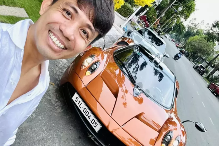 Thậm chí, dân mạng còn soi ra được, địa điểm mà Minh Nhựa chụp ảnh cùng với chiếc xe Pagani Huayra là trước nhà của bạn thân, ông Nguyễn Quốc Cường, hay còn gọi Cường Đô la. Những tình tiết này khiến không ít cư dân mạng đồn rằng Cường Đô la tậu Pagani Huayra, tuy nhiên sự thực có thể lại khác hoàn toàn.