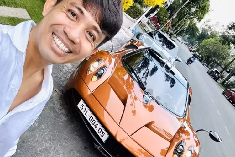 Thậm chí, dân mạng còn soi ra được, địa điểm mà Minh Nhựa chụp ảnh cùng với chiếc xe Pagani Huayra là trước nhà của bạn thân, ông Nguyễn Quốc Cường, hay còn gọi Cường Đô la. Những tình tiết này khiến không ít cư dân mạng đồn rằng Cường Đô la tậu Pagani Huayra, tuy nhiên sự thực có thể lại khác hoàn toàn.