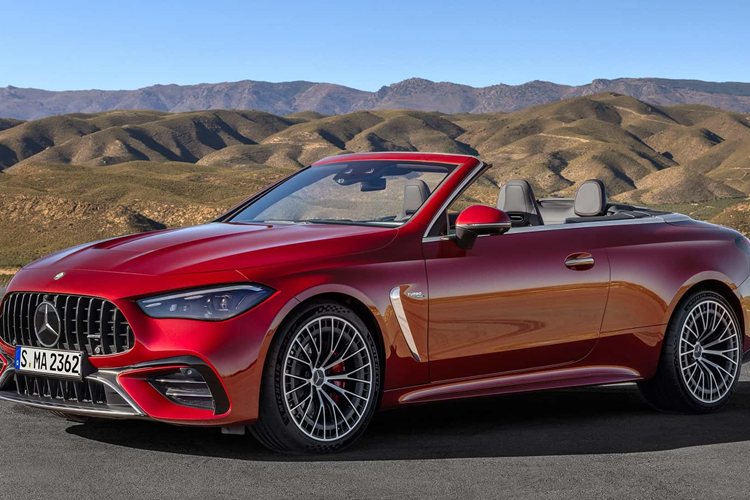 Xe có khả năng tăng tốc 0 – 100 km/h trong 4,4 giây nhưng có thể giảm xuống 4,2 giây khi sử dụng chức năng Race Start của Gói AMG Dynamic Plus tùy chọn. Tốc độ tối đa vẫn được giới hạn điện tử ở mức 250 km/h và có thể tùy chọn tăng lên 270 km/h.