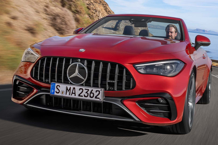 Theo tiêu chuẩn, CLE Cabriolet AMG được trang bị bộ mâm xe tiêu chuẩn có kích thước 19 inch nhưng có thể được trang bị bộ mâm hợp kim 20 inch thể thao hơn. Gói AMG Style tùy chọn bổ sung thêm các chi tiết khí động học như cánh lướt gió và bộ khuếch tán màu đen bóng.